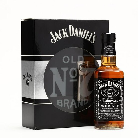 https://uct-asia.com/wp-content/uploads/2022/05/Jack-Daniels-Bottle-and-Stainless-Steel-Jigger-Gift-Set.jpg